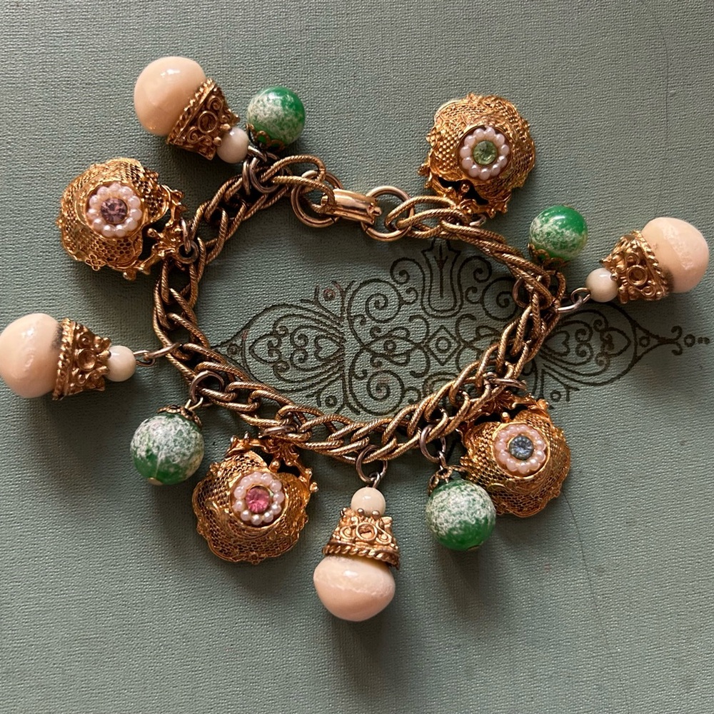 FANTASTIC MIDCENTURY CHARM BRACELET- excellent vintage